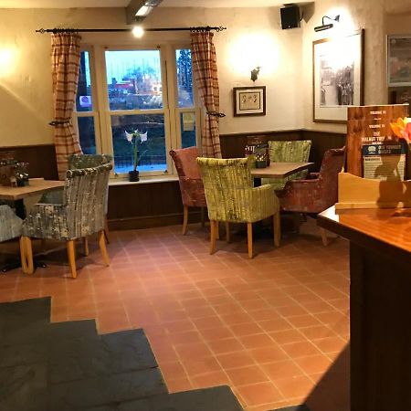 The Walnut Tree Inn Mere Mere  Екстериор снимка
